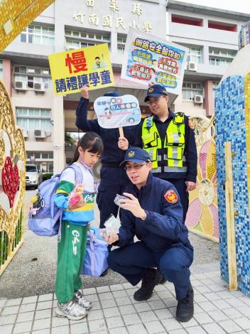 115年-開學日不缺席，苗警守護孩子平安上學