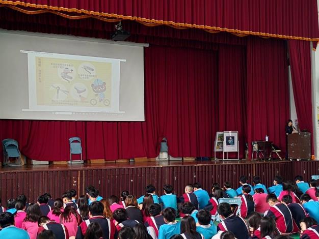 從校園扎根交通安全！竹南警走入校園辦交通宣導