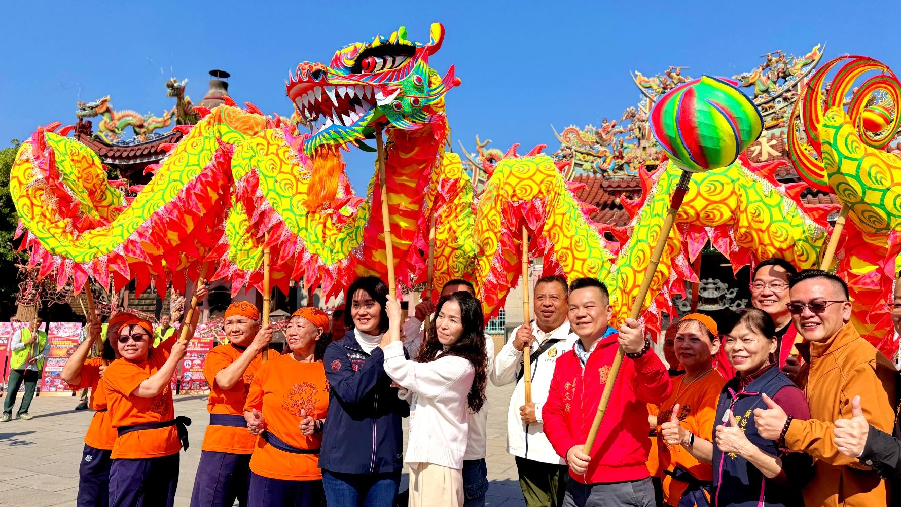 「龍馬奔放．苗栗𪹚起來」永貞宮新春祈福，舞空術龍隊新年首𪹚，月下神龍祝福開啟新年好兆頭