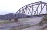 橫跨大安溪的舊山線鐵路橋樑