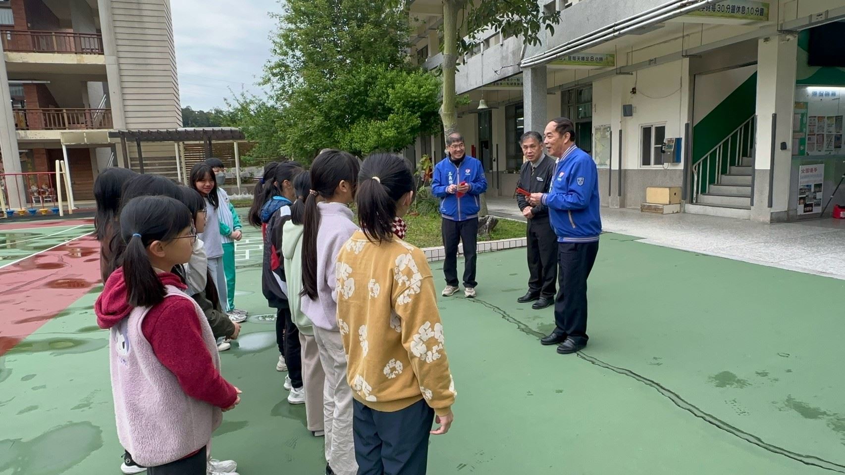 113年度客語能力基礎暨初級多梯第12次認證通過鄉長頒發獎勵金