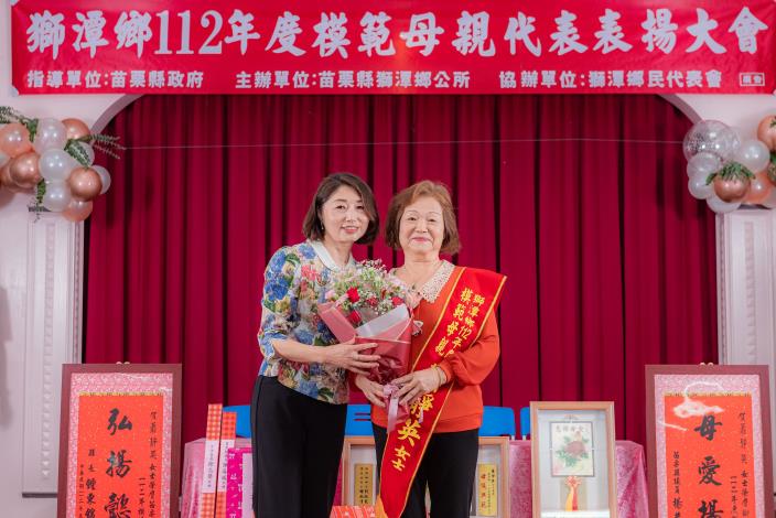 獅潭鄉112年度模範母親代表表揚大會 (19)