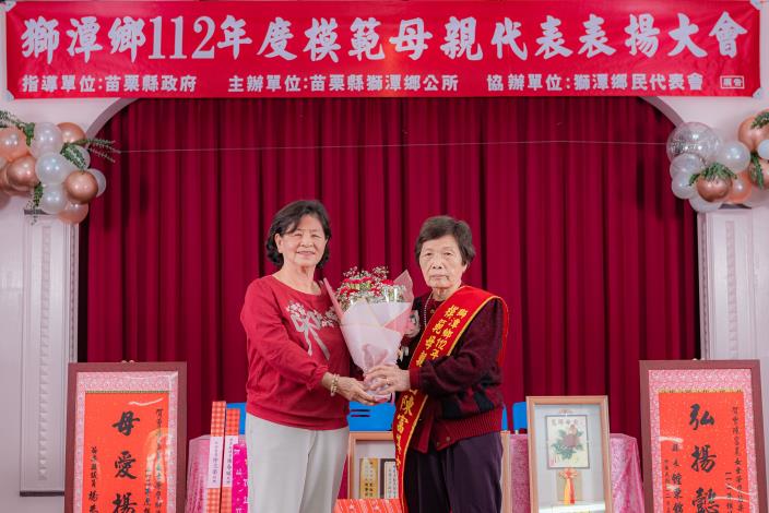 獅潭鄉112年度模範母親代表表揚大會 (23)
