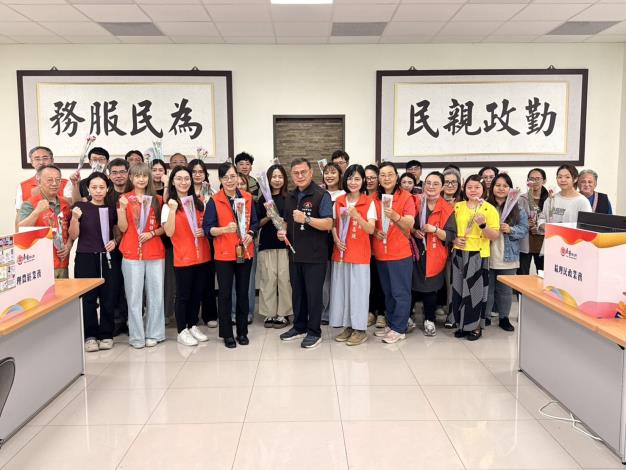 鄉長祝福同仁母親節快樂
