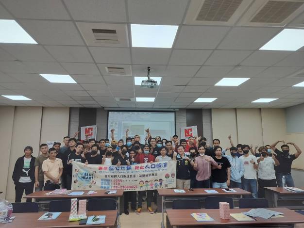 Người lao động nhập cư người Indonesia và Thái Lan đang tham gia Chiến dịch Trái tim Xanh của Liên Hợp Quốc để cùng nhau chống lại buôn người.