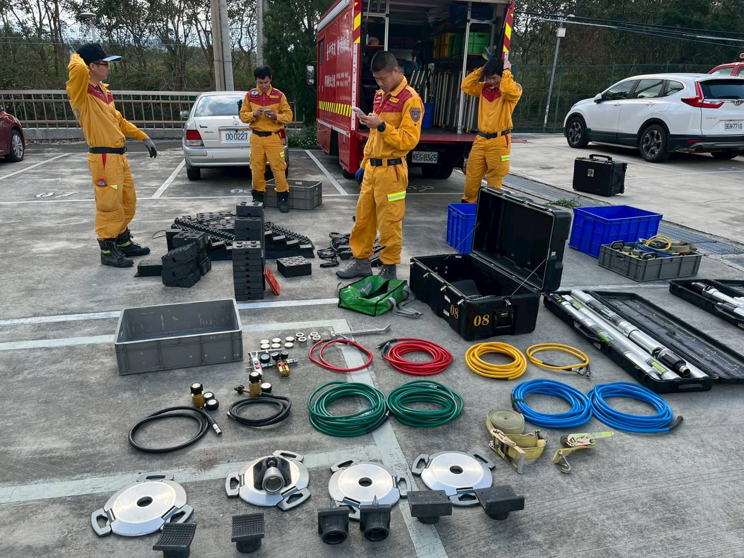 本局與臺中市政府消防局共同辦理「115年重型車禍救援交流訓練」