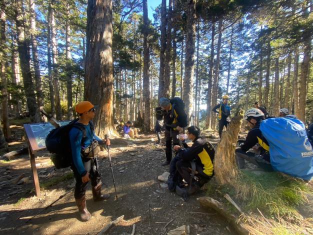 苗栗消防山域專責救援隊訓練強化山域救援能力